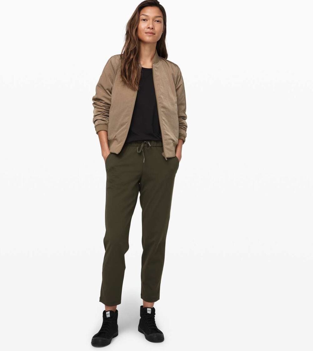 Lululemon On The Fly Pant 26" Green Women's 8 Athleisure Versatile Techwear Chic